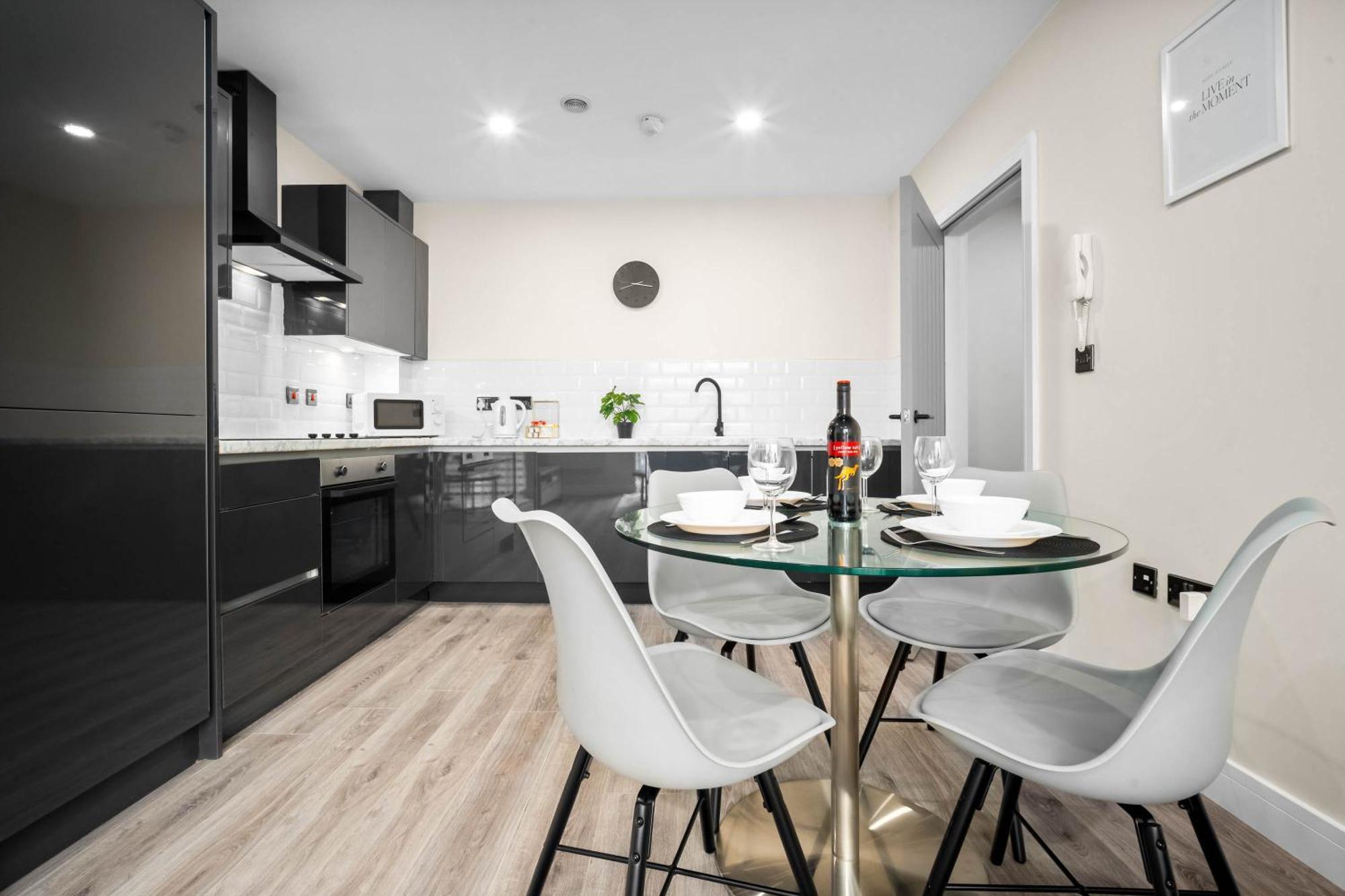 New Luxury Two Bedroom Apartment - City Centre - Netflix - Wifi - Top Rated - Jq 8Ah Birmingham Bagian luar foto