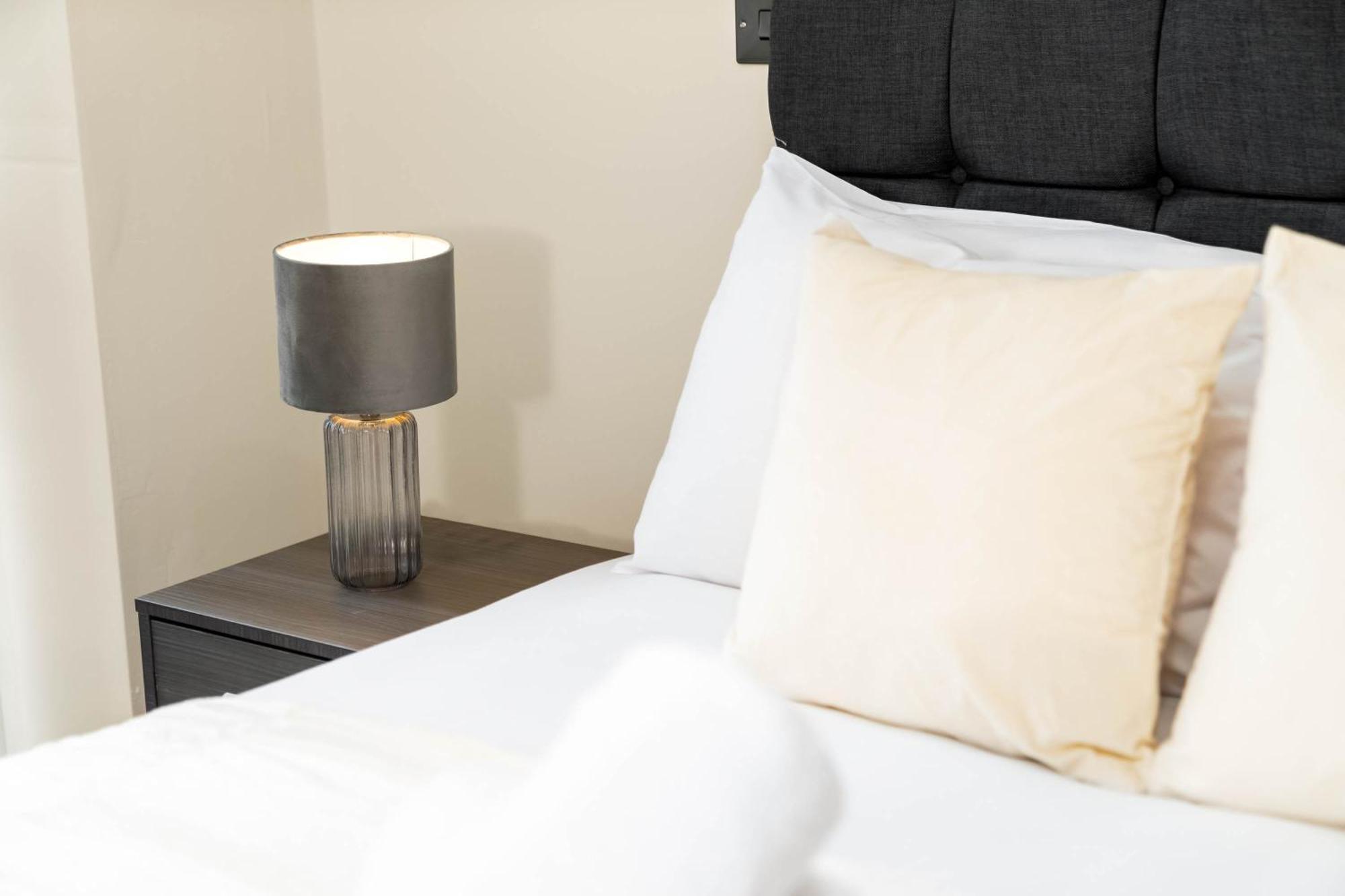 New Luxury Two Bedroom Apartment - City Centre - Netflix - Wifi - Top Rated - Jq 8Ah Birmingham Bagian luar foto