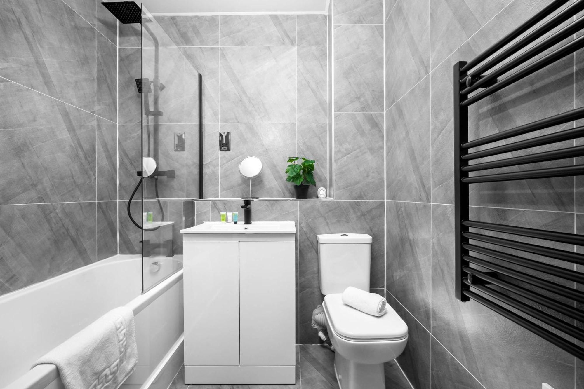 New Luxury Two Bedroom Apartment - City Centre - Netflix - Wifi - Top Rated - Jq 8Ah Birmingham Bagian luar foto